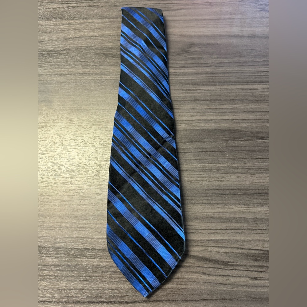 Zylos George Machado necktie